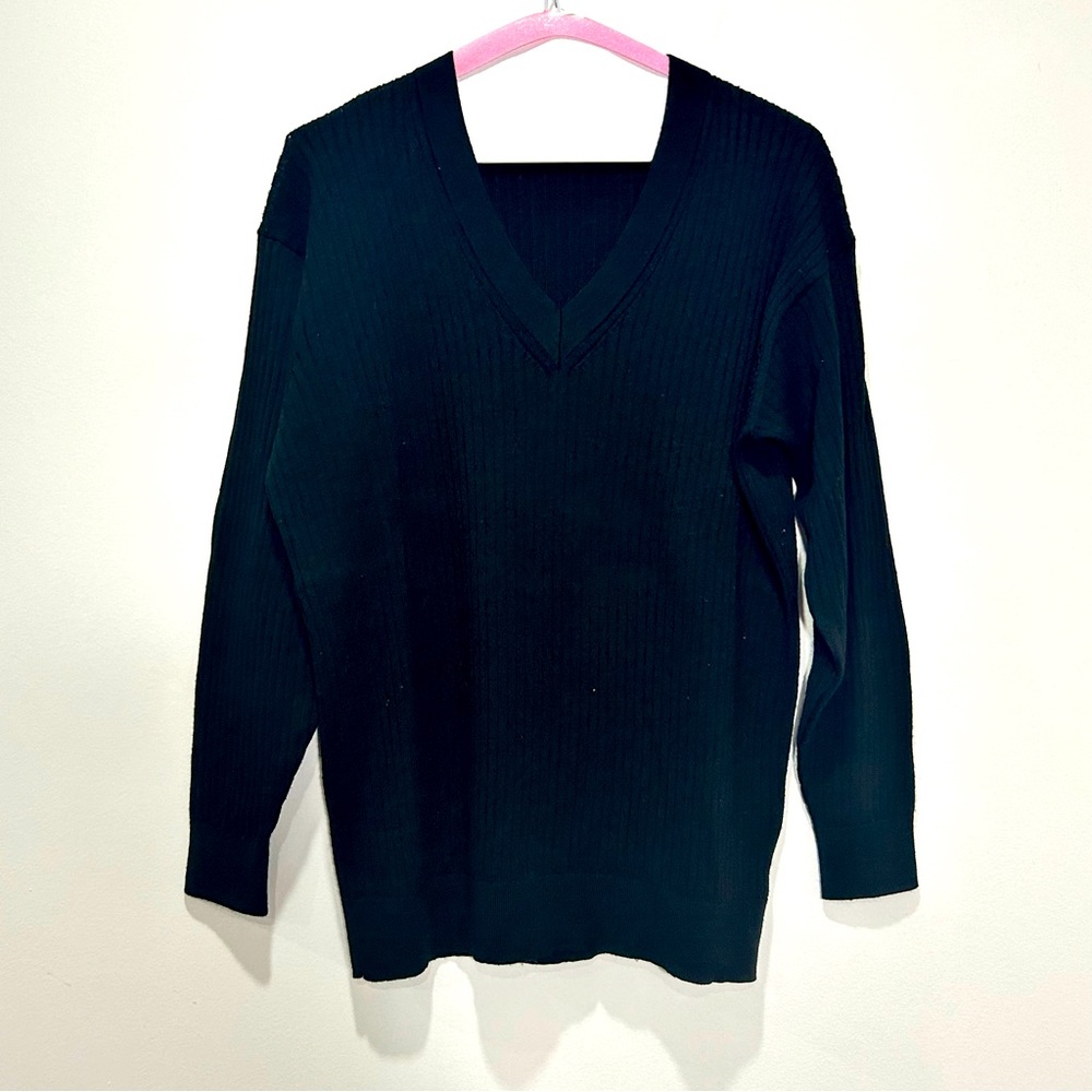 UNIQLO Black Wool V-neck Long-sleeve in Women’s Size Medium